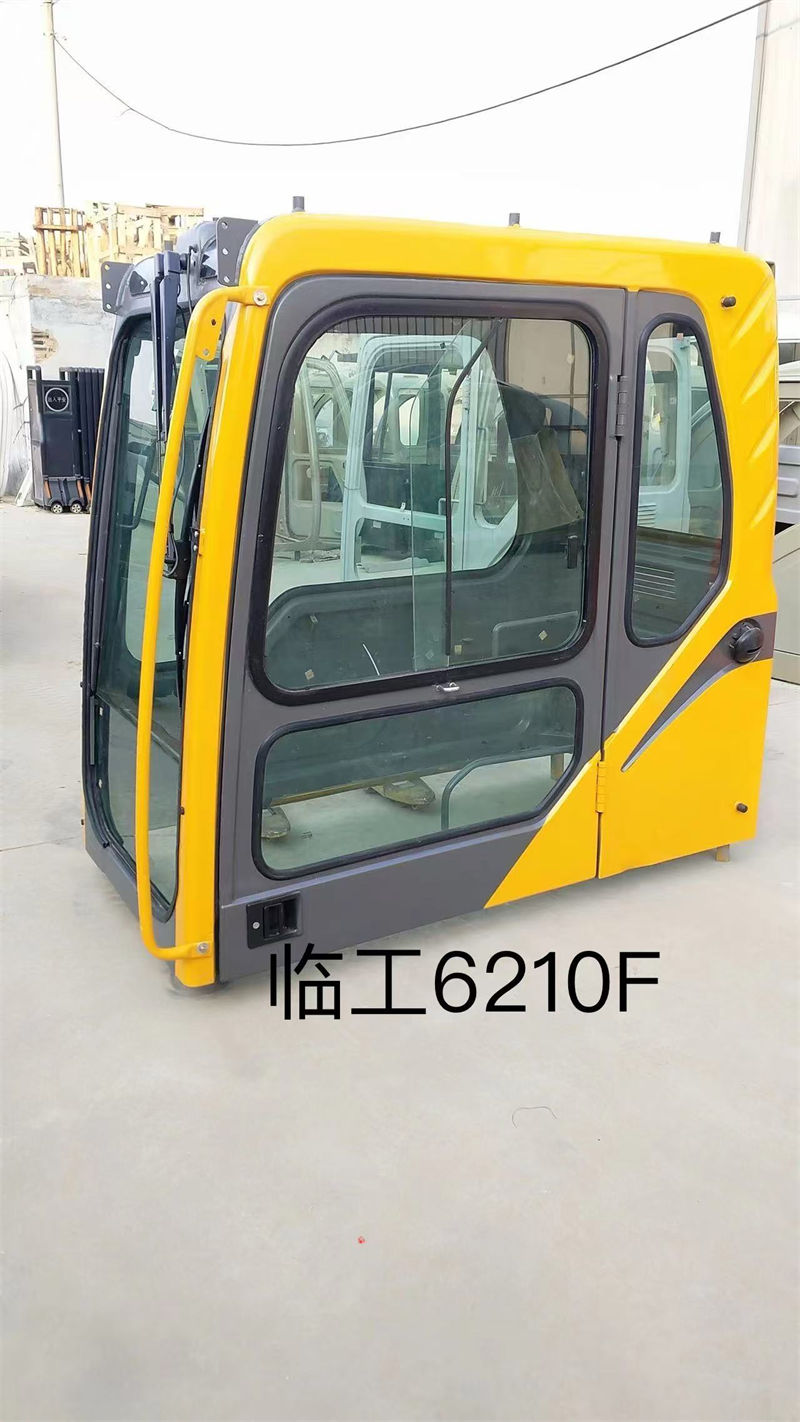临工驾驶室.jpg