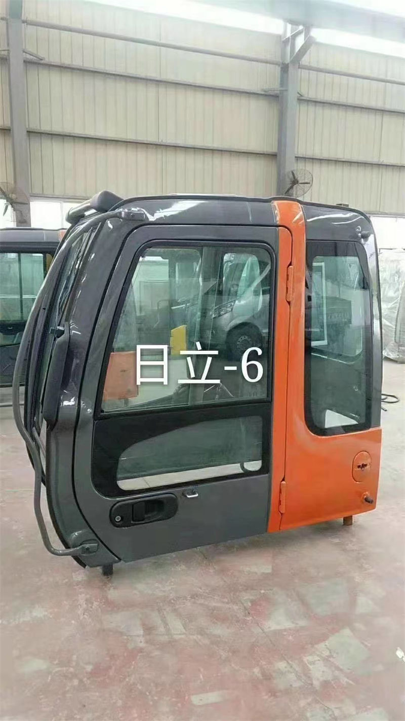 日立驾驶室 (3).jpg