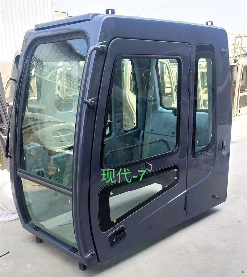 现代-7驾驶室.jpg